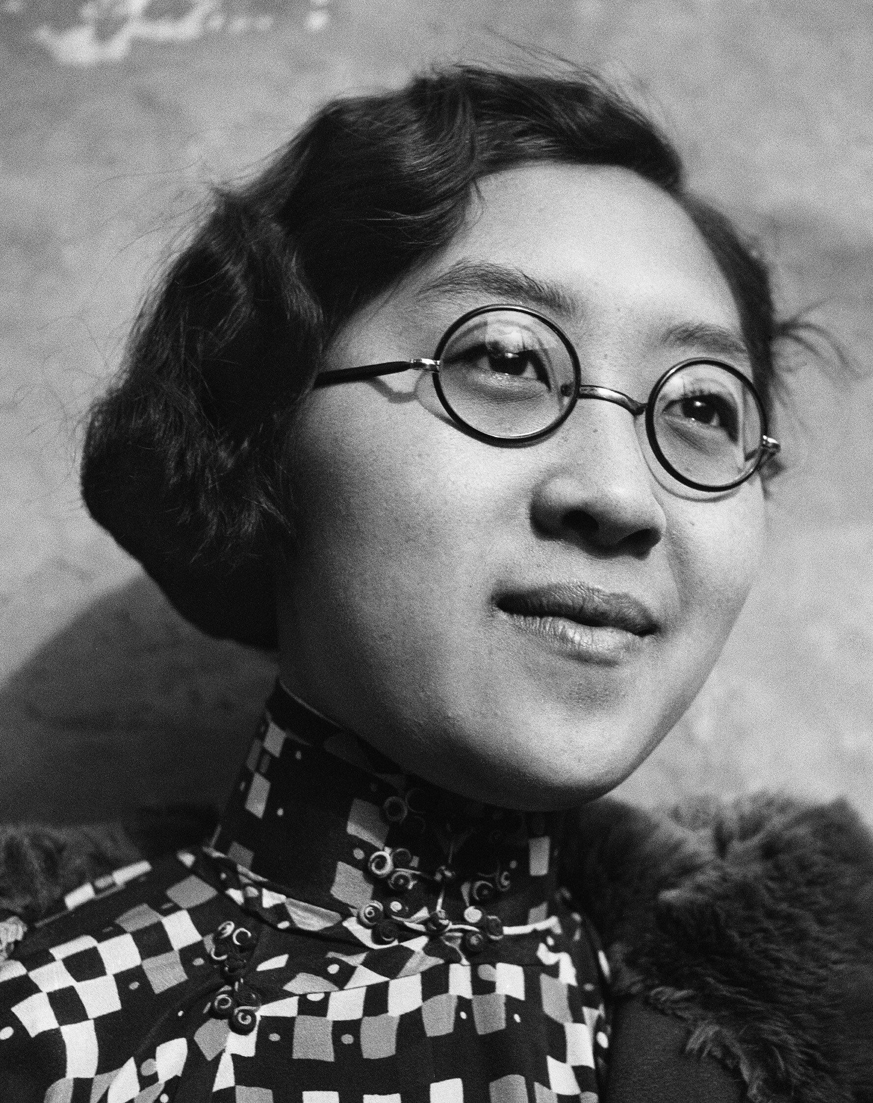 Foto04 Het hypermoderne meisje Uit het boek People in China 1935 © Ellen Thorbecke Nederlands Fotomuseum - Ellen Thorbecke |  - Ellen Thorbecke
